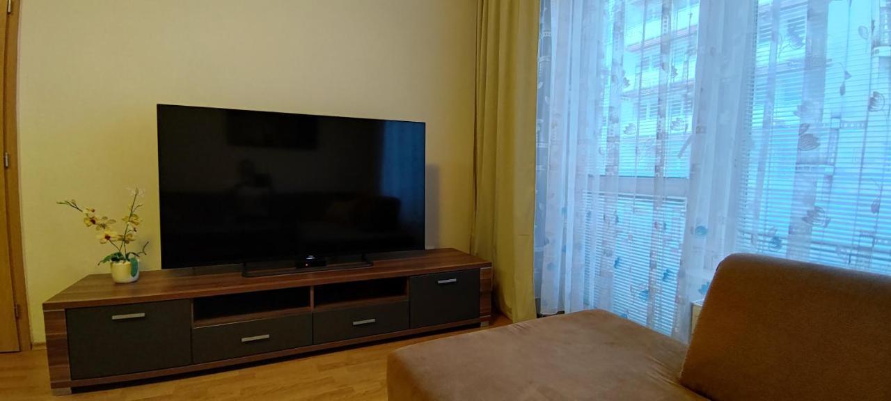شقة 2 Izbovy Byt 60M2 V Centre Na Bakossovej, 24H Self Checkin بانْشكا بيشتريتْسا المظهر الخارجي الصورة